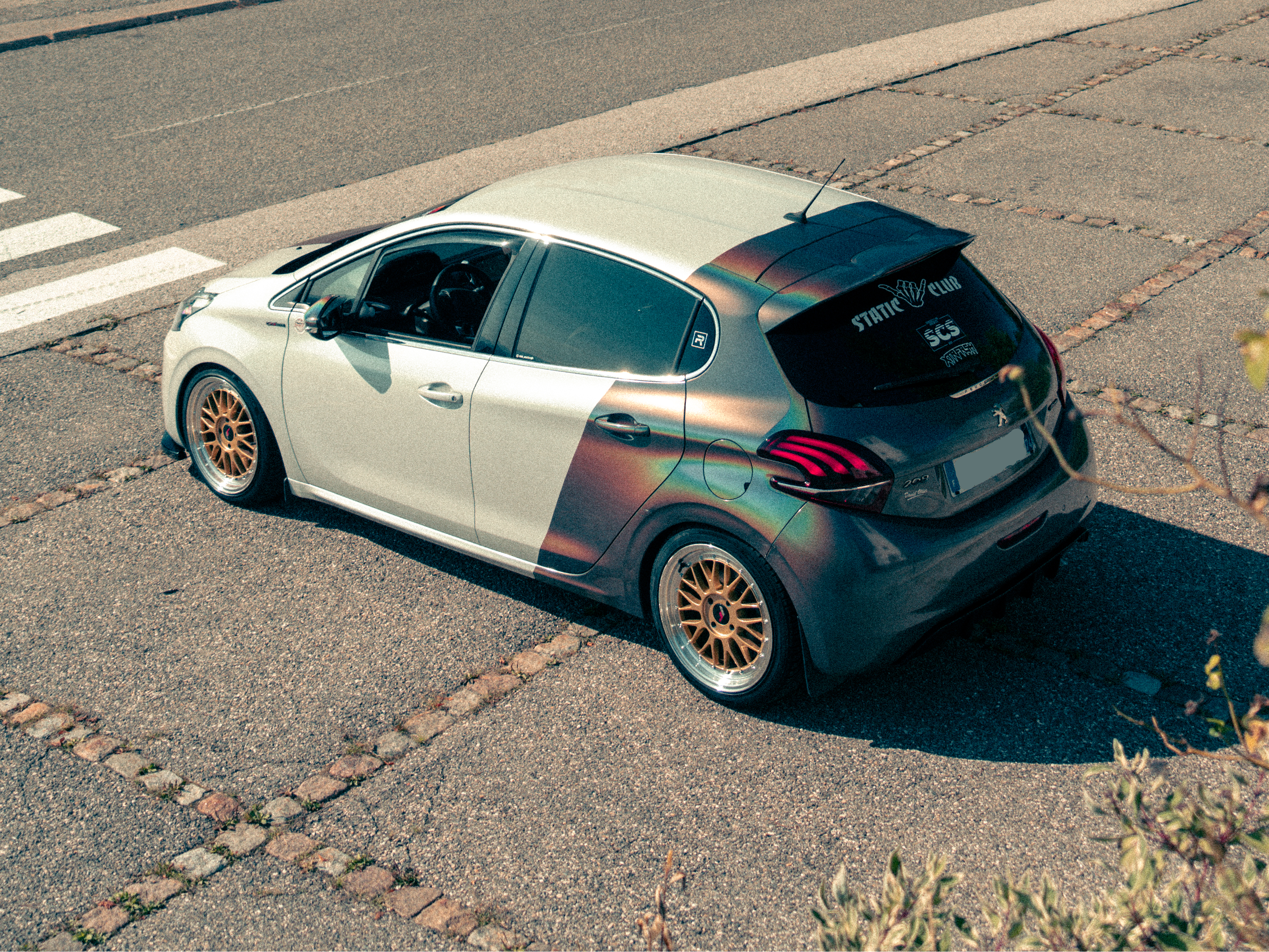 peugeot 208 modifiée style stance et tunning